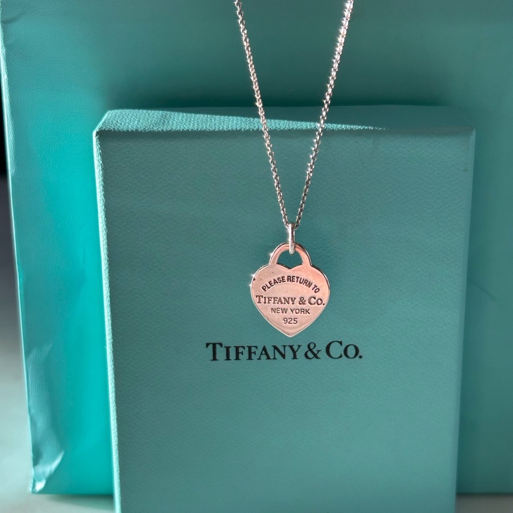 Authentic Return To Tiffany & Co. Mini Heart Charm with 18” Necklace 💝